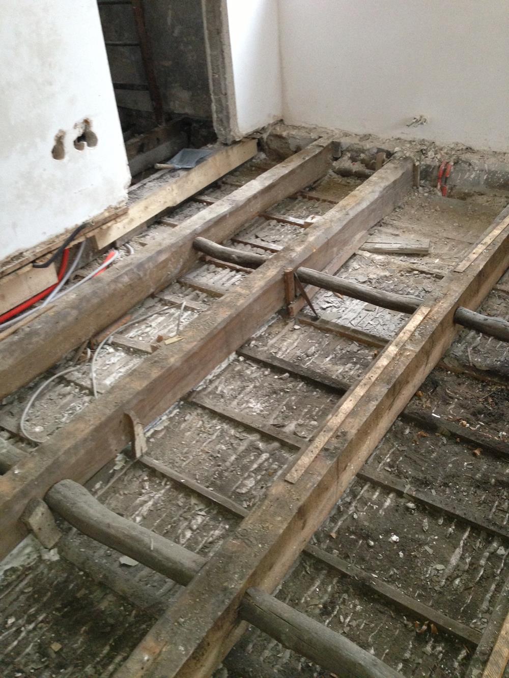 Parkettrenovierung - Montage und Verlegen - Pflege und Reinigung